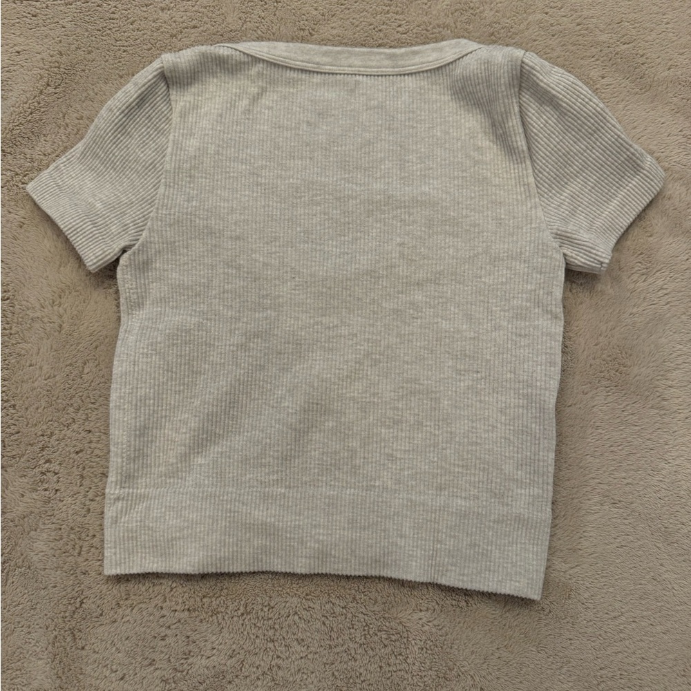 Wild Fable Light Gray Ribbed V-Neck Tee - Picture 2 of 4